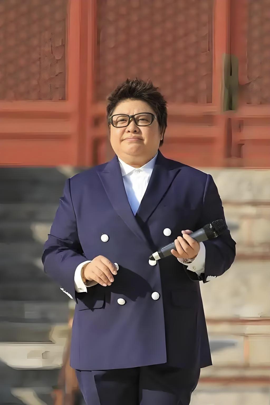 果然没让人失望。
香港火灾发生后，第一个伸出援手不是马云也不是刘强东，而是 
韩