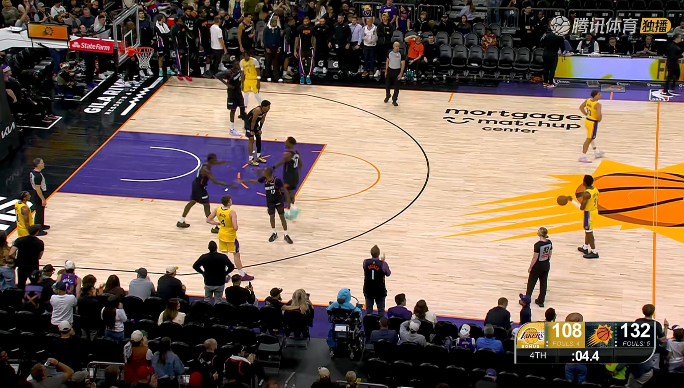 湖人vs太阳 湖人这是漏了吗？？？ 