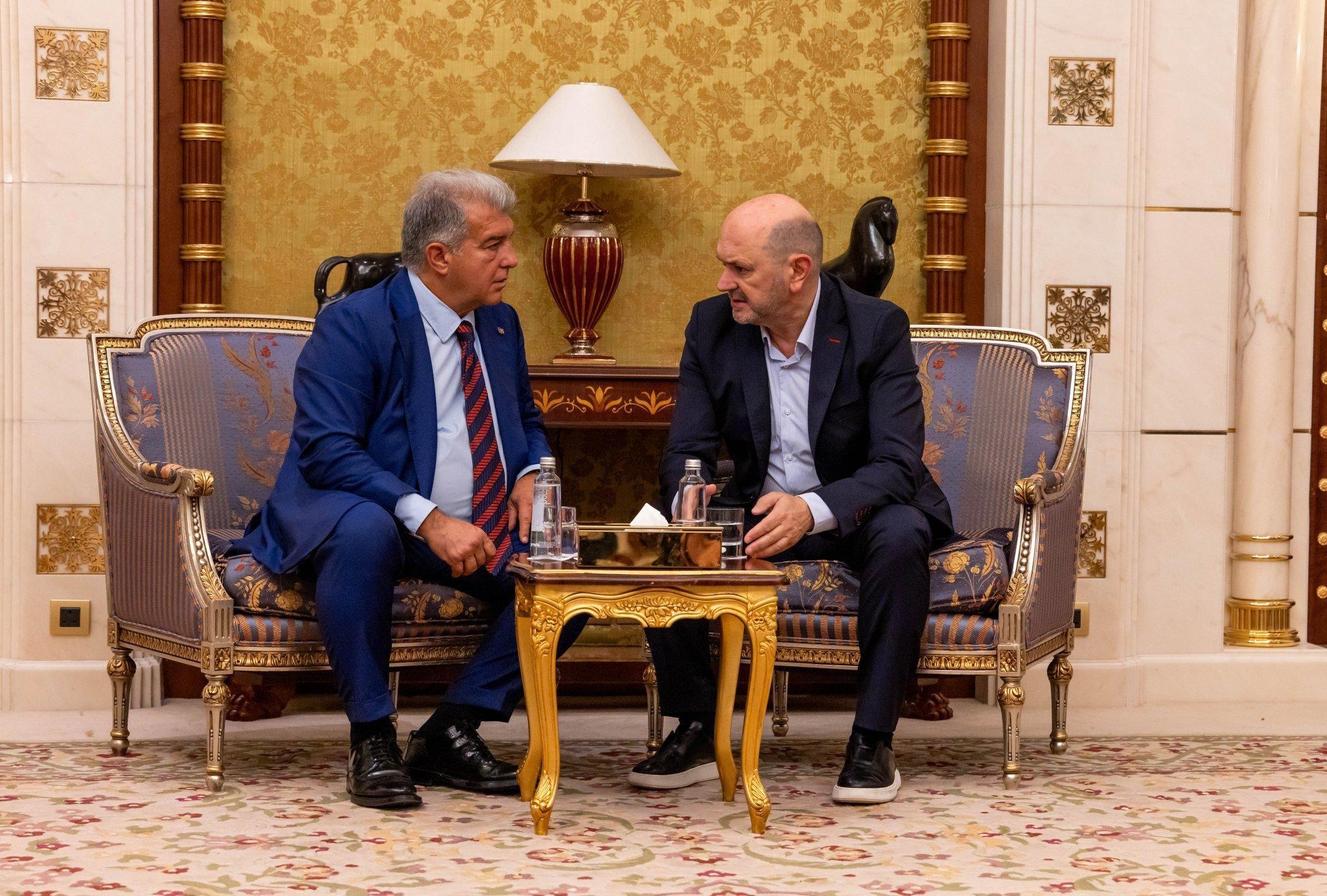 拉波尔塔与西班牙足协主席进行会谈。巴萨vs毕尔巴鄂竞技西班牙超级杯巴萨