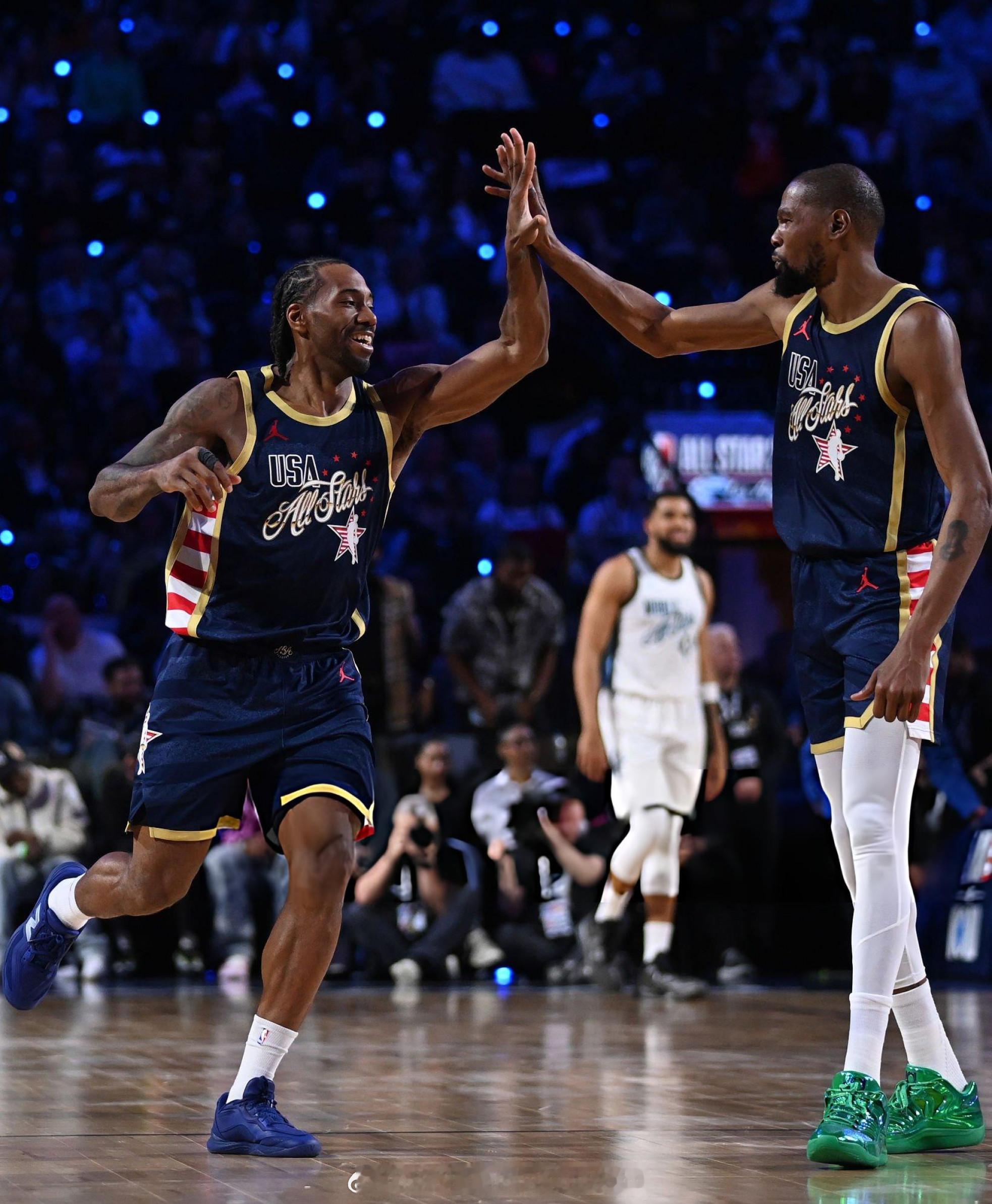 追梦格林：“伦纳德迎来了复苏，他打出了在多伦多猛龙￼时期的水准，他看起来速度很快