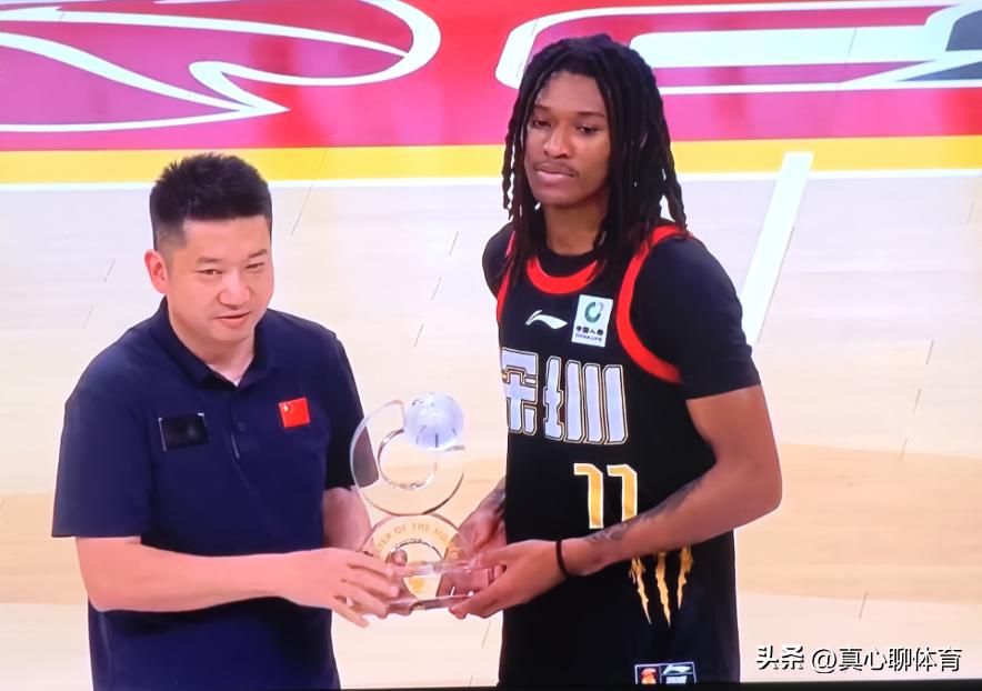 小孩哥史密斯大概率是本赛季CBA最佳第六人的第一人选[大笑][大笑][大笑]
单