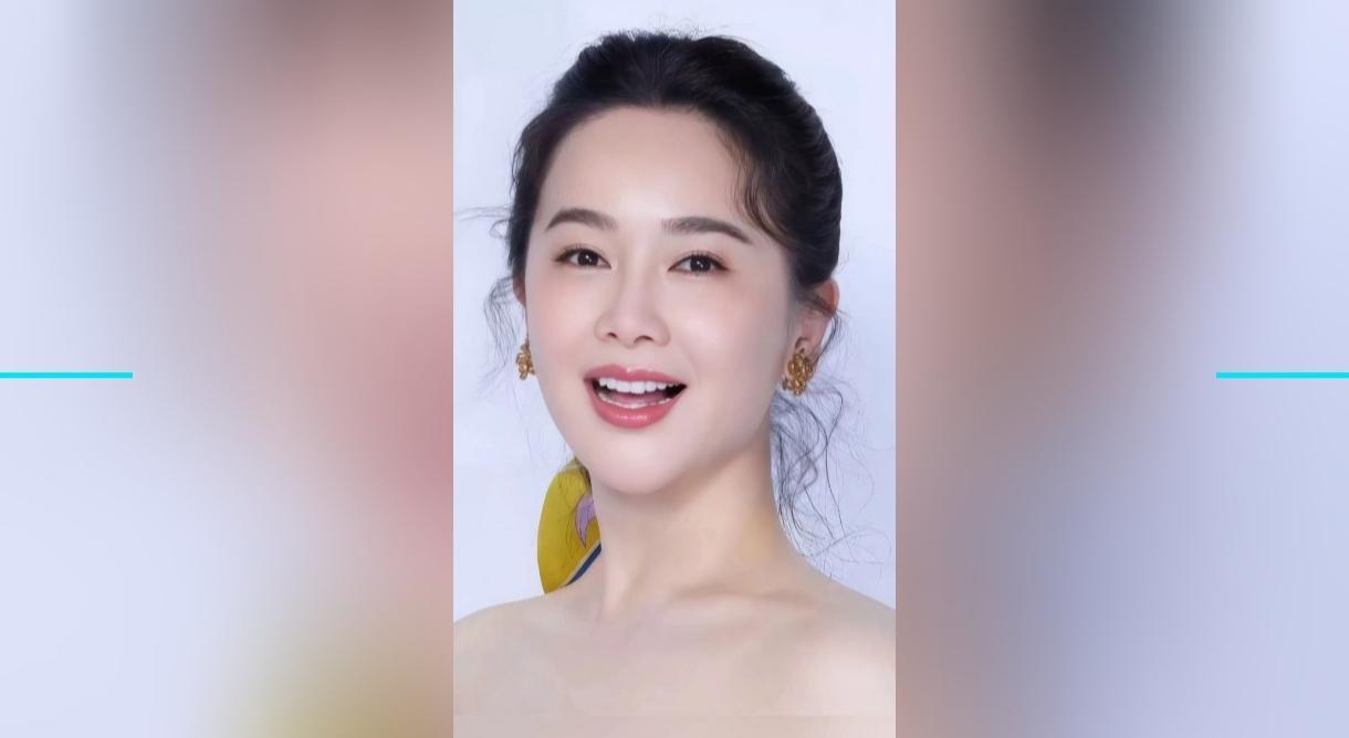 谁能拒绝笑容自带治愈感的实力派女演员左小青？
早年专业体操运动员的经历，赋予她独