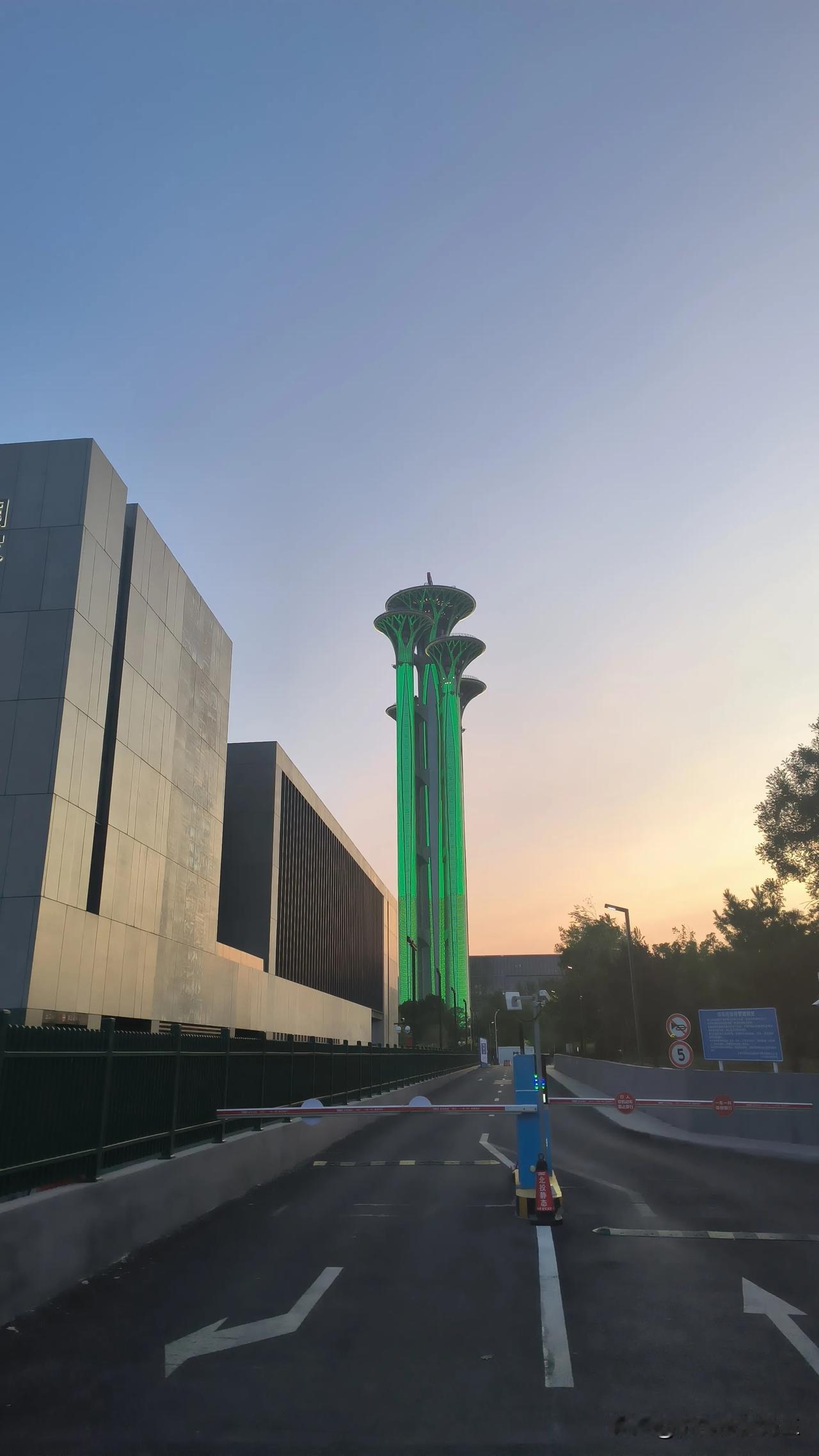 波创新药行情持续走高和出海高景气密切相关。有关研究表明2020年至2024年，创