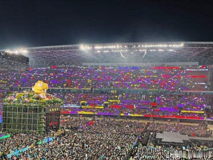 紫色的海洋，连空气都变得柔软了。 