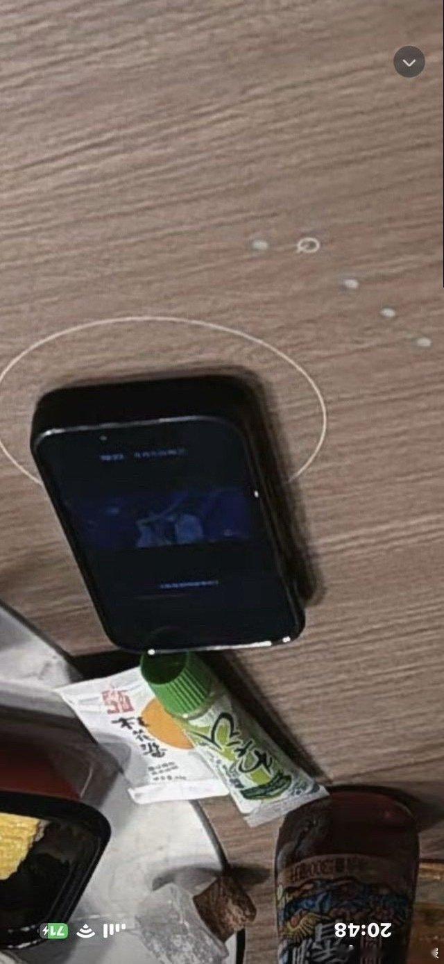冉濛李小冉手机在放和王濛的双人舞台李小冉手机在放和王濛的我落泪舞台 王濛乌兰图雅
