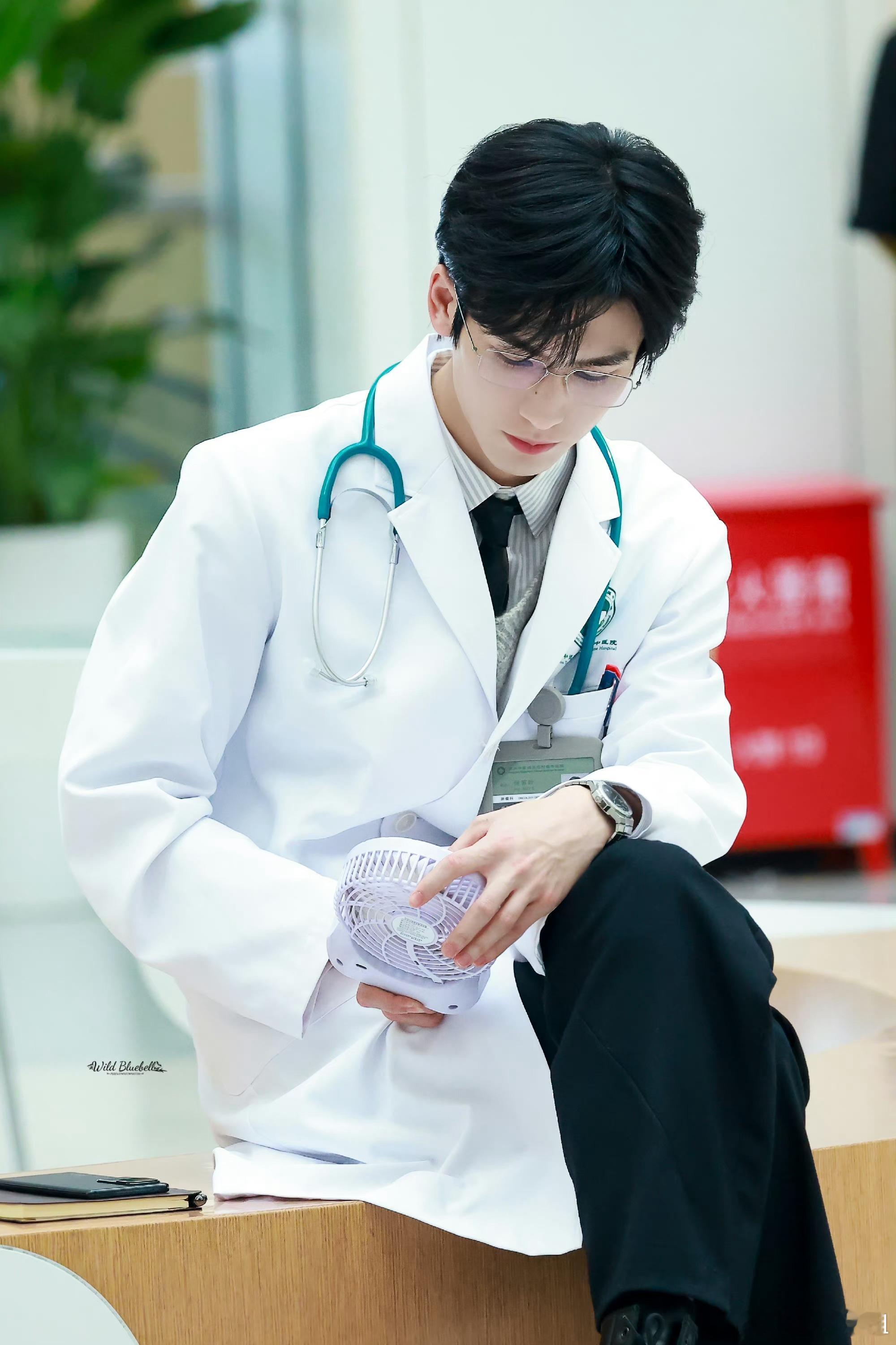 哇噻[苦涩][苦涩][苦涩]牛牛真的帅哭我了[苦涩]拜托这样的男生到底哪里找啊[