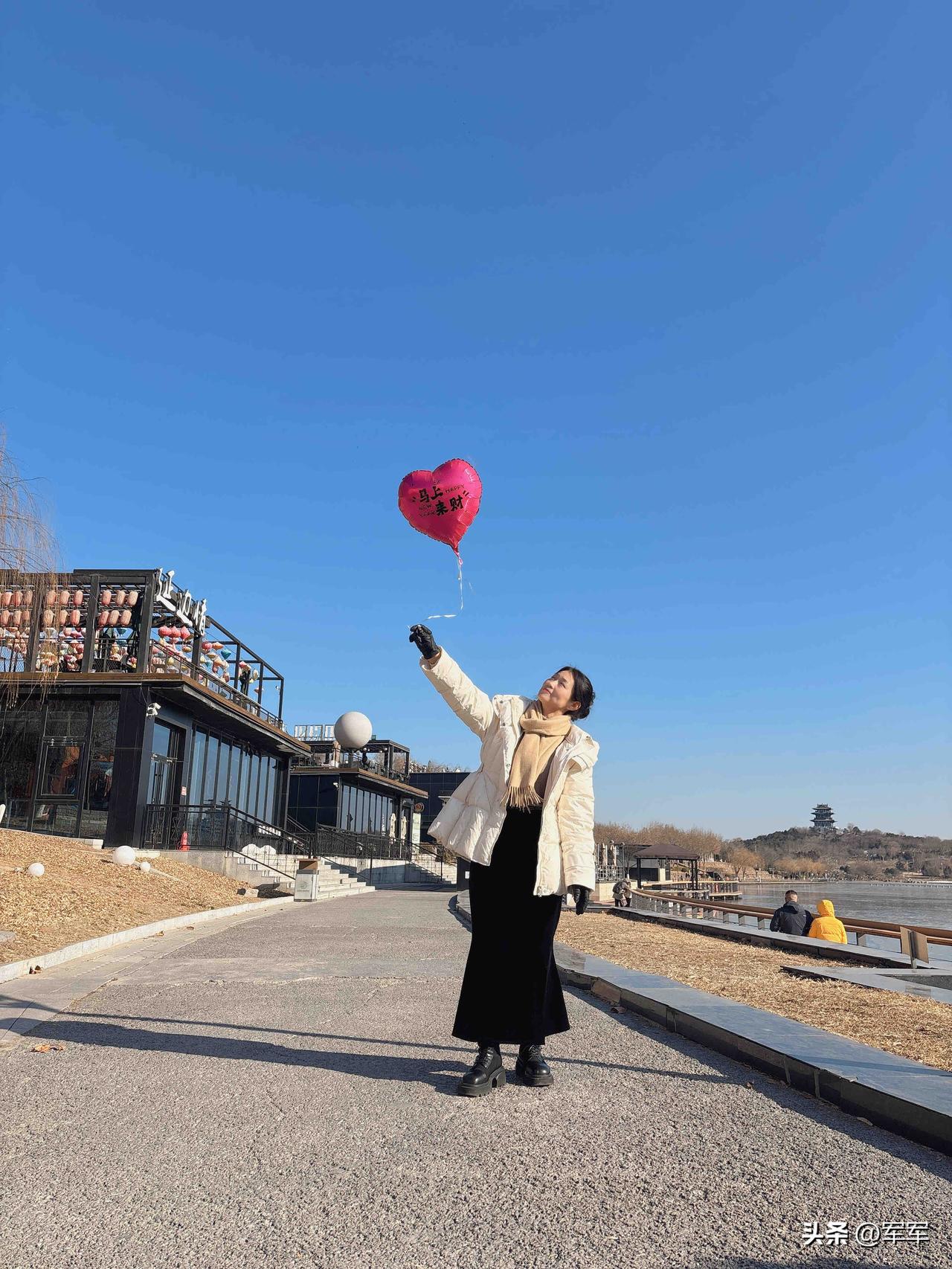 这么说吧，吵着要买房的90%都是女人。

女人喜欢买房子的比较多，我也是其中之一