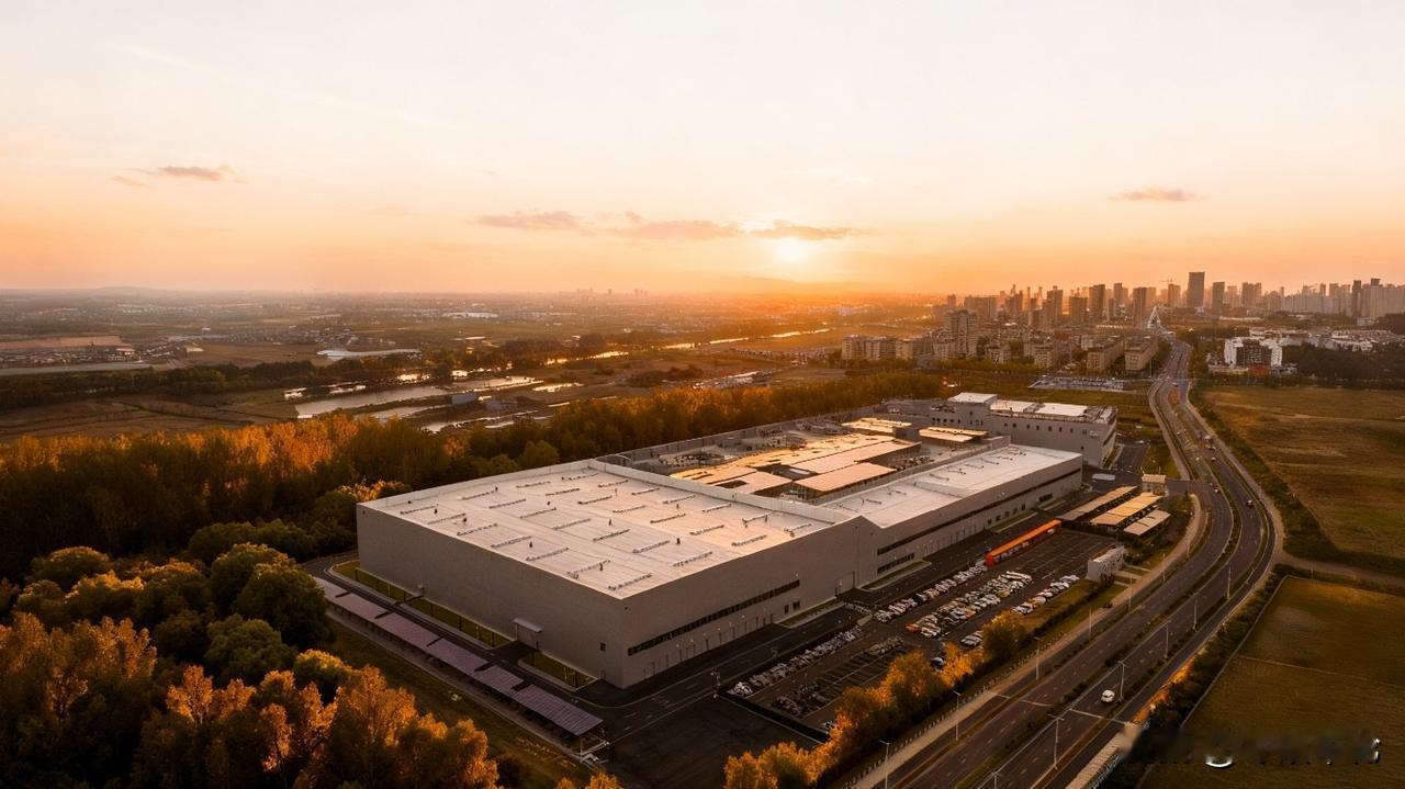 吉利全球全域安全中心正式发布，一举创下“全球最大的汽车安全试验室”等五大吉尼斯世