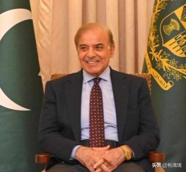 巴基斯坦总理夏巴兹·谢里夫今天发文说：“今日早些时候，我与我的兄弟、伊朗总统马苏