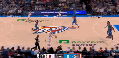 戈登真是掘金的天生克星啊
看看这个球，戈登在雷霆内线不仅有身高，身体还壮，跳的又