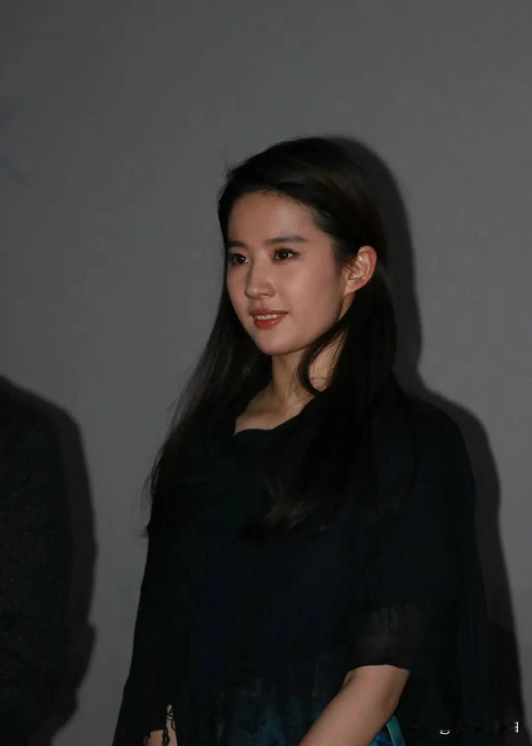 刘亦菲的高清镜头，还能这么的美，就知道她真人绝对是个大美女，而且还是360℃无死