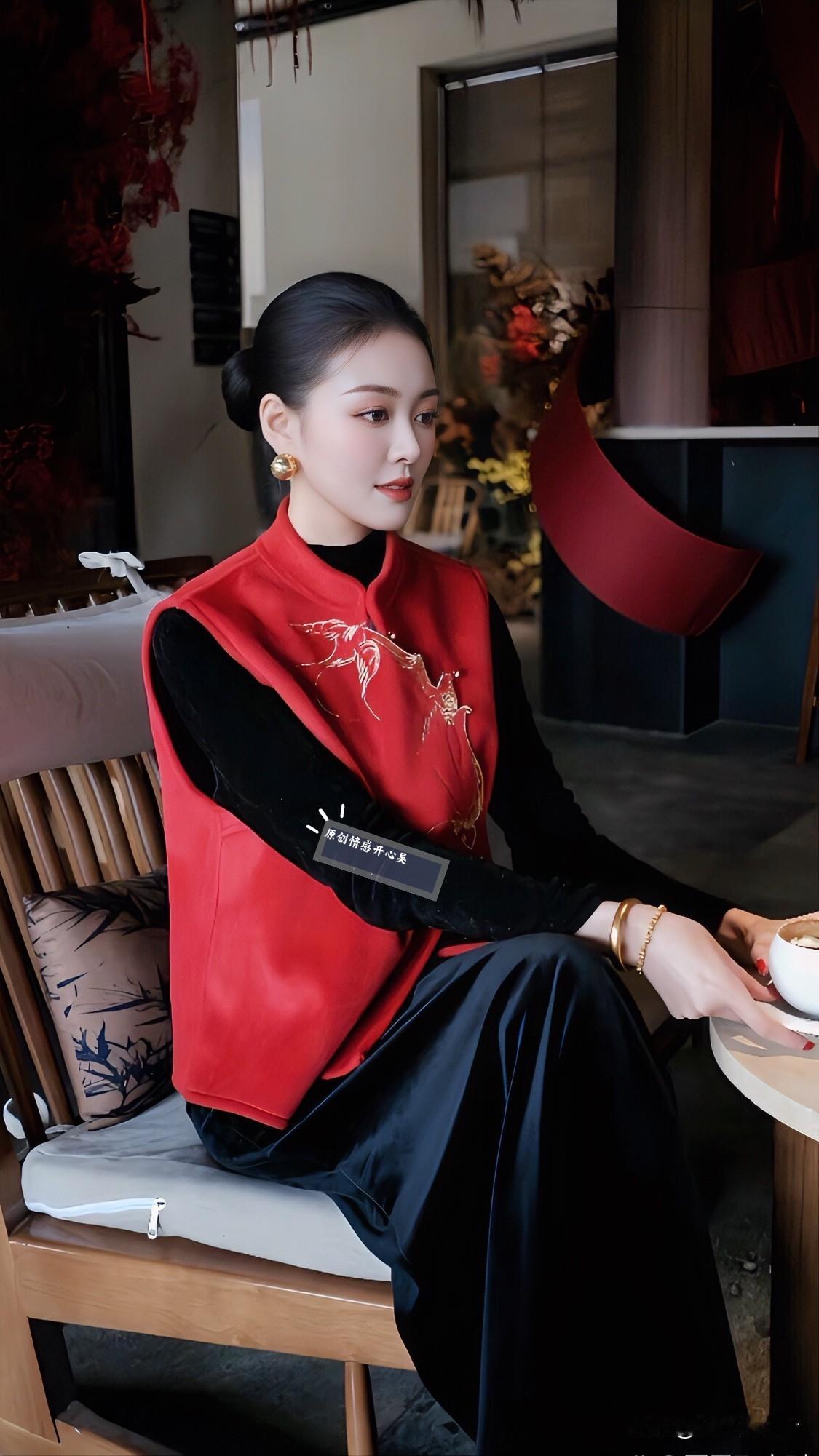 ［一枕诗书·行香子～新年］
文／开心吴


昨日凉寒，今日春山。迎新年、玉蕊争妍