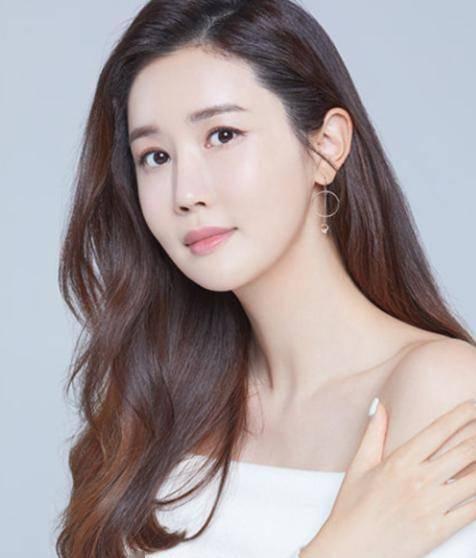 李多海宣布怀孕

        即日，韩国演员李多海在微博宣布怀孕，恰逢与丈夫
