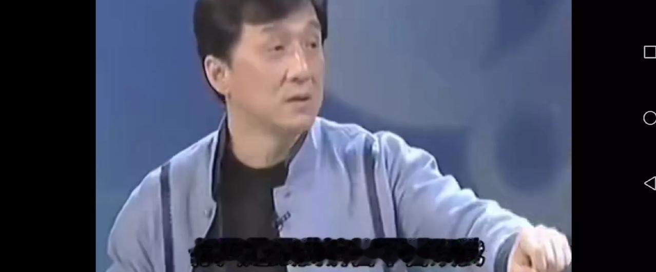 这段话暴露了成龙为什么说他“”犯了男人犯的那点错”那么云淡风轻了。
成龙说他没有