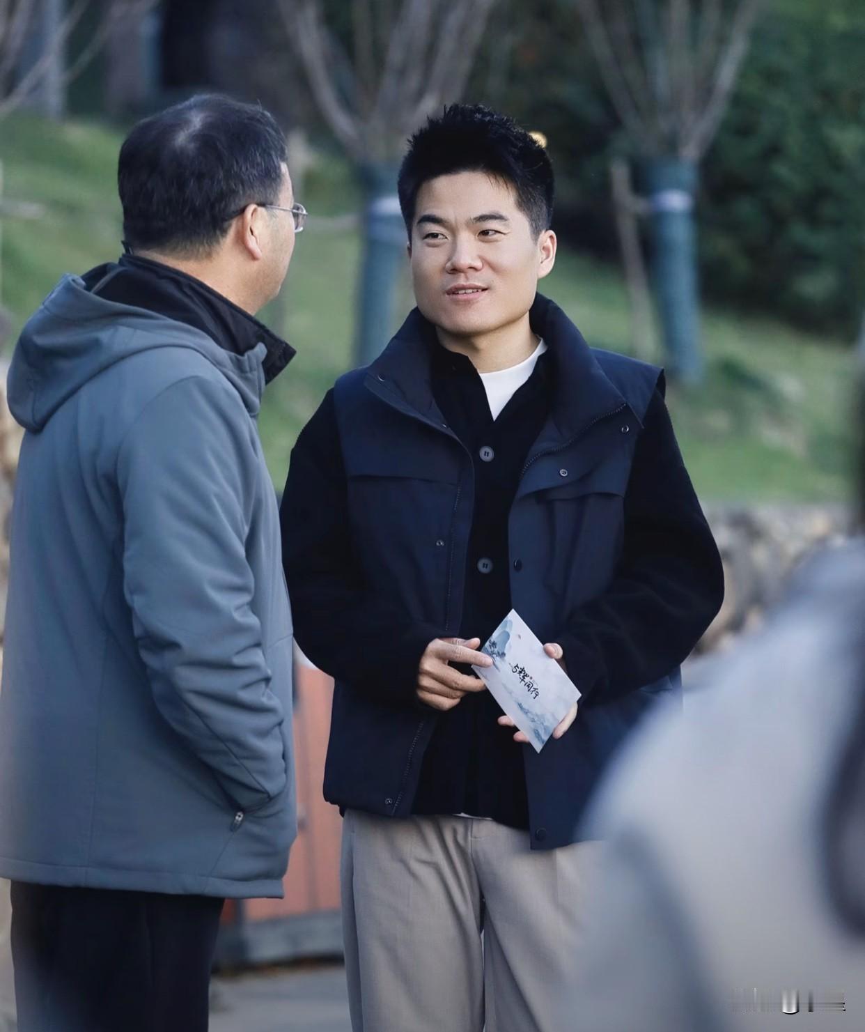 今天看到很多博主在祝贺与辉同行11月份GMV实现历史新高，达到31亿元。
其中不