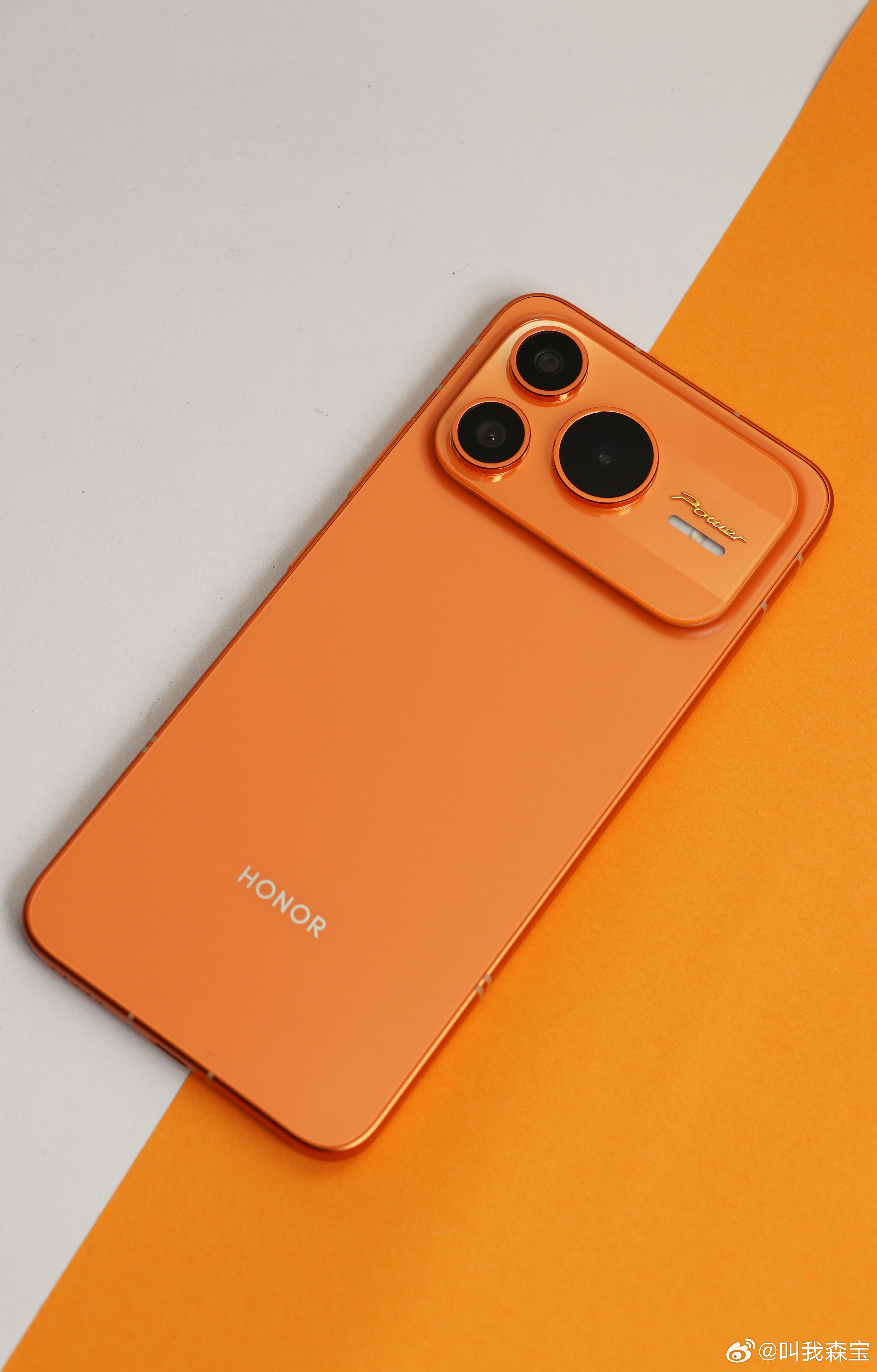 荣耀Power2图赏🈶，有着10080mAh的大电池，可以当充电宝的手机！有点