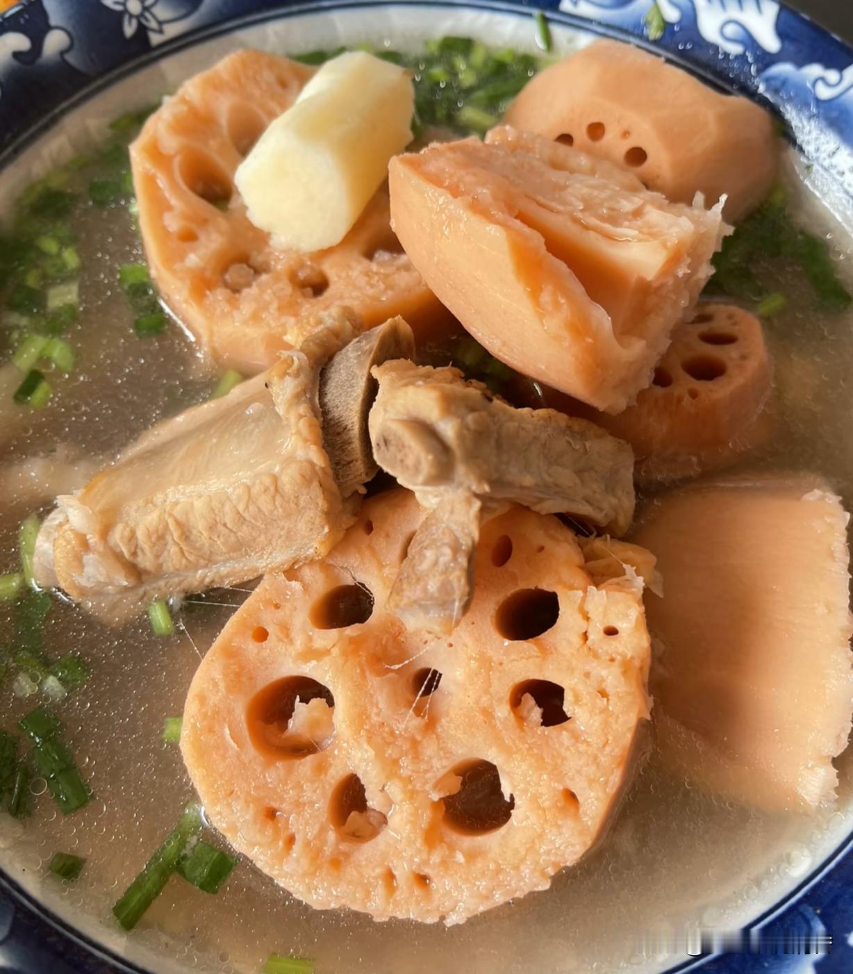 俗话说“荷莲一身宝，秋藕最补人”，盼了好久，麻城阎家河的莲藕终于又上市了！

阎