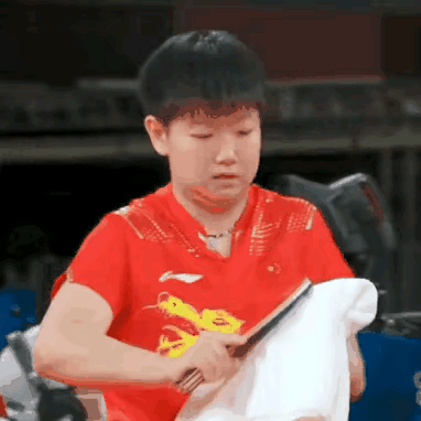 孙颖莎:我先磨会拍子，待会拉不死你才怪。
