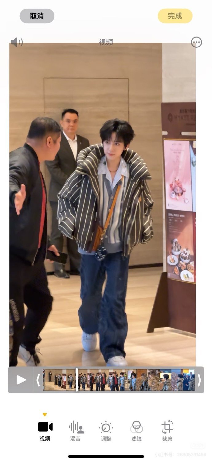 贺峻霖桃花坞来了个高中生  我不说谁知道这个小东西其实不是高中生而是研究生了