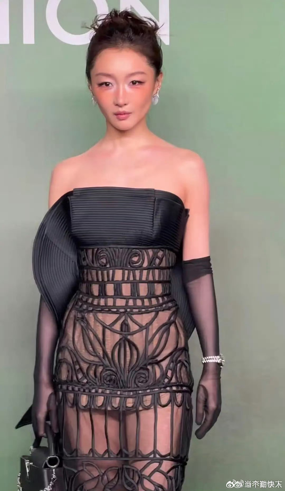 额滴神啊[流汗] ​​​