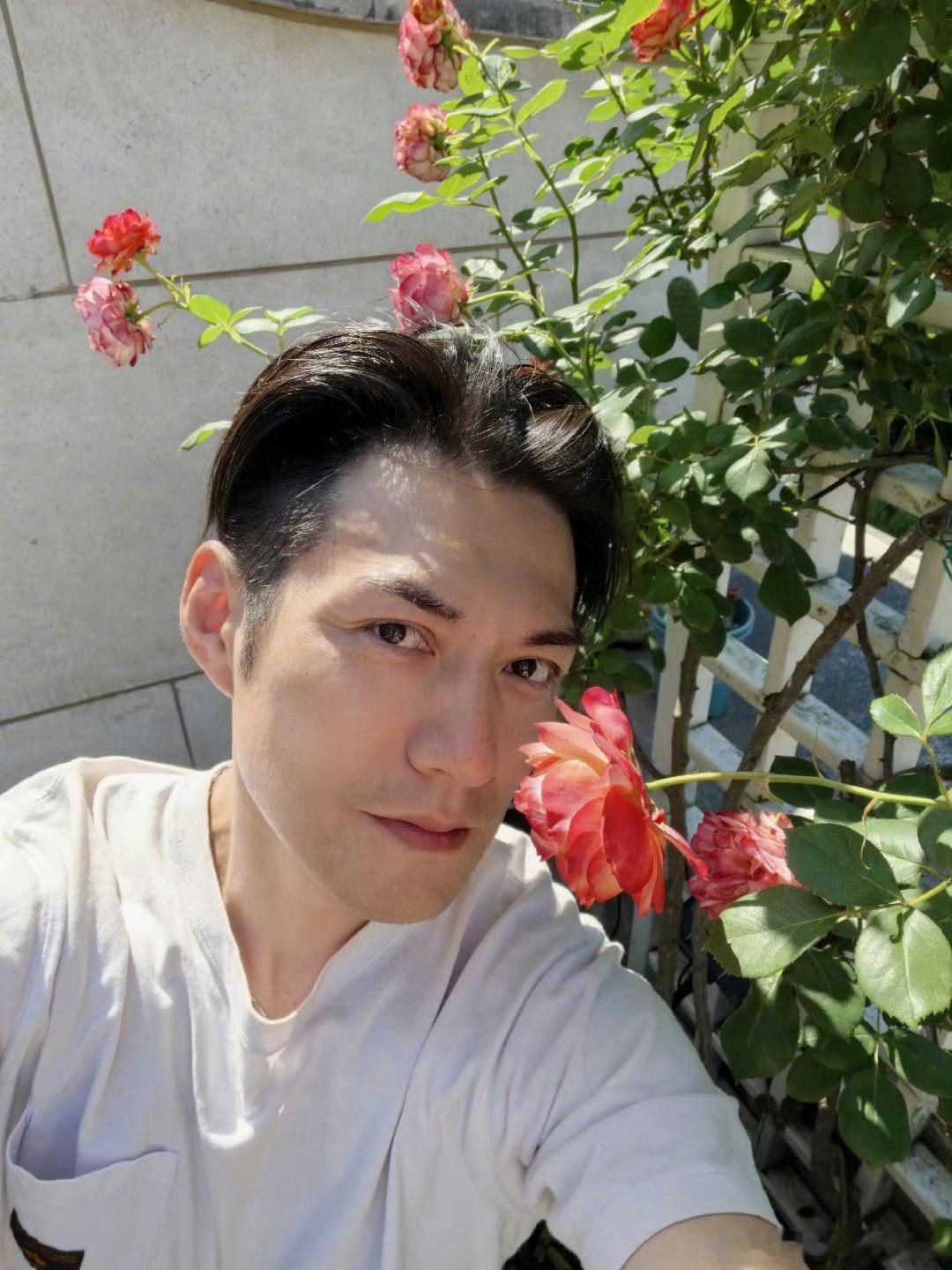 建模脸男神冻龄秘诀公开！严屹宽谈控制体重，七分吃三分练，拒绝暴饮暴食，自律造就优