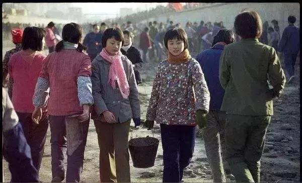 八十年代四川中专学校top10：
1 、四川省邮电学校 ， 属邮电部 ，录取分数