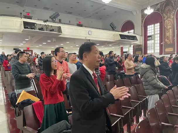 后悔也晚了！投靠西方沦为炮灰，乌克兰人民哭求前总统回归！现在回看十多年前那场闹剧