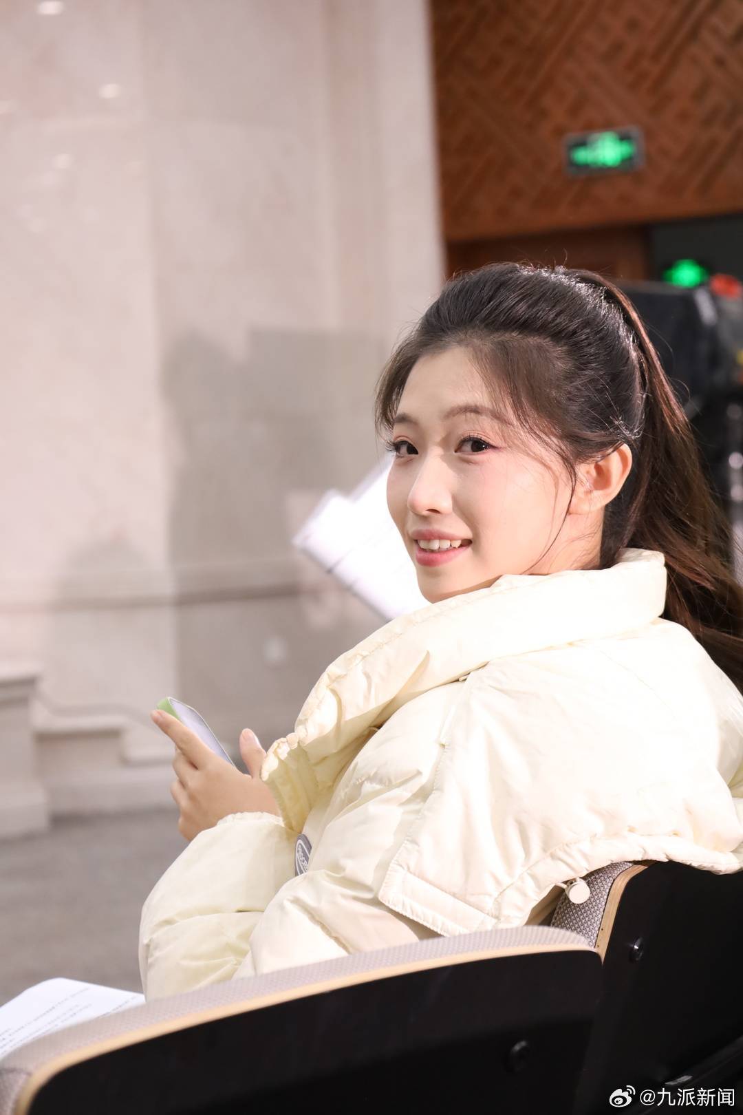 #00后女医学生演短剧称享受镜头#【#00后女医学生回应全年拍48部短剧#：没有