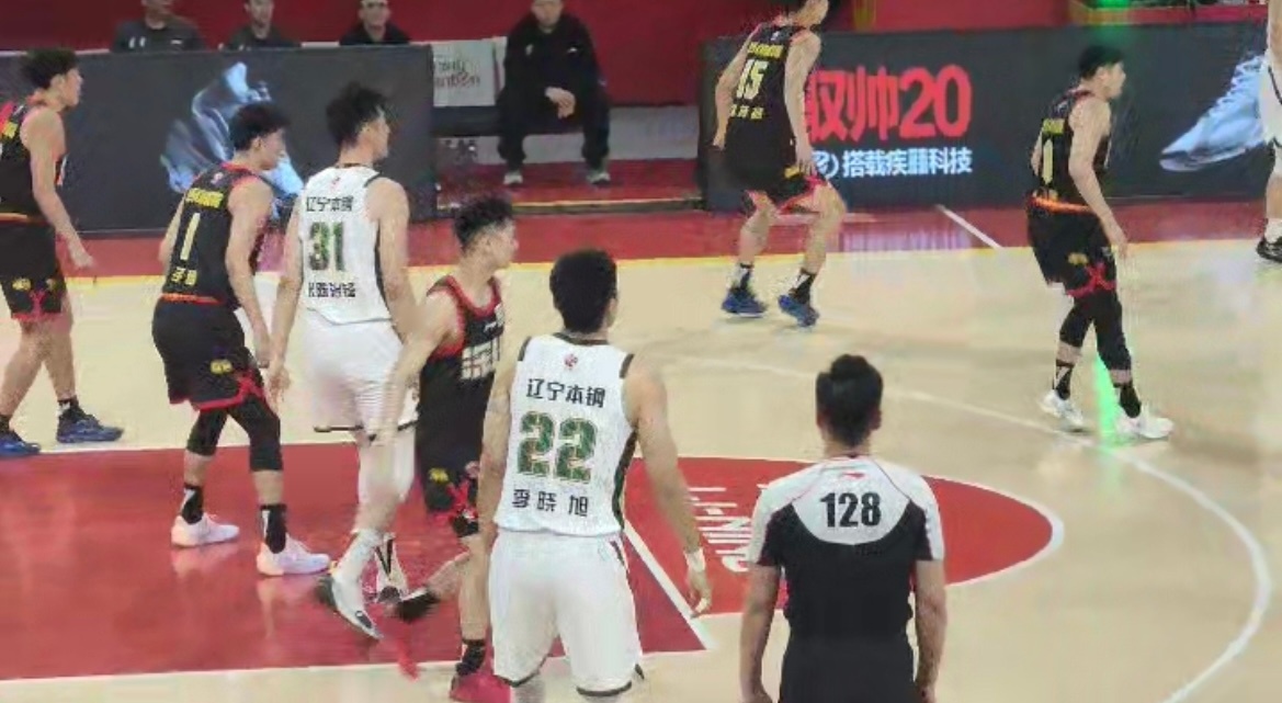 李晓旭在潜力赛迎来了自己的第21个CBA赛季的首秀！ 深圳男篮vs辽宁男篮