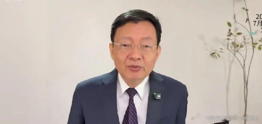 李大霄希望村里救救股市。胡锡进则呼吁查一查谁在砸盘。美国股市大涨，韩国股市暴涨1