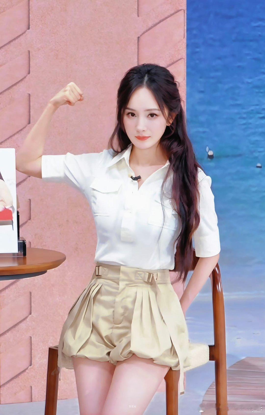 杨幂杨幂冯娷🦊杨幂冯湮儿 💚杨幂江山大同🐝 “我喜欢你，所以希望你被簇拥包