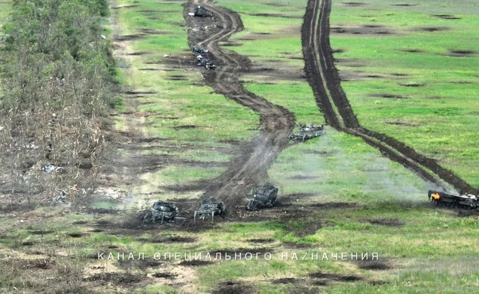 #俄乌局势新进展#芬兰一共只给乌克兰提供了三辆“豹2R ”重型扫雷坦克，现在似乎