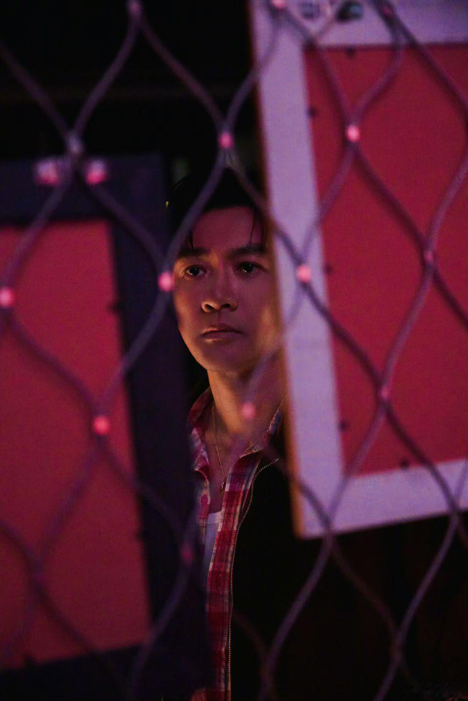 怎么偶尔听到老歌时 破碎感演技