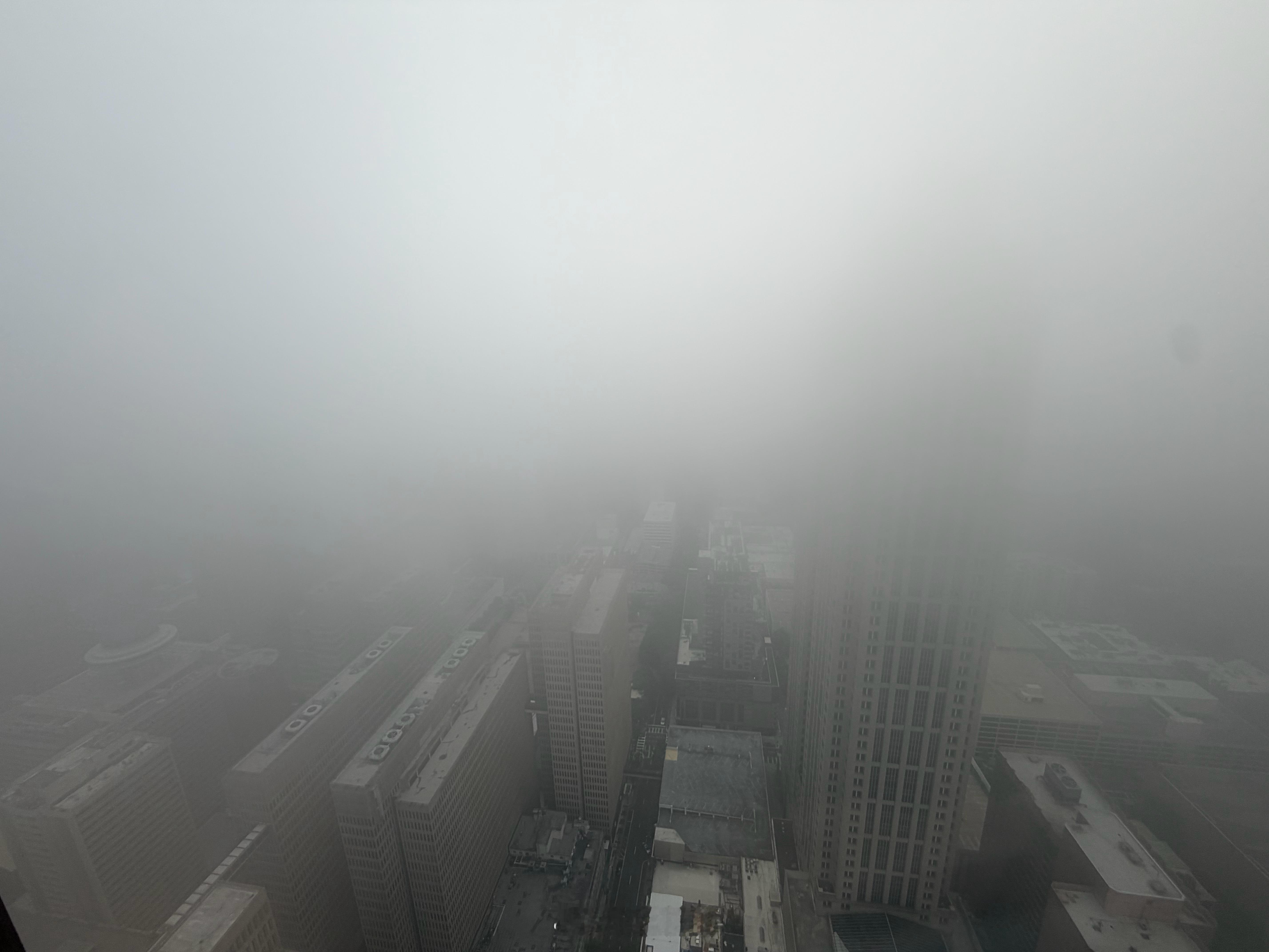一早起来这亚特兰大什么鬼，腾云驾雾的感觉，还有四个小时就可以看李现开球了李现出发