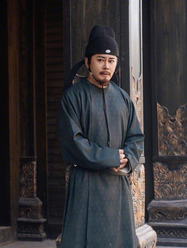 宗峰岩说王一博任嘉伦超敬业 老戏骨宗峰岩谈及合作过的年轻演员，直言王一博、任嘉伦