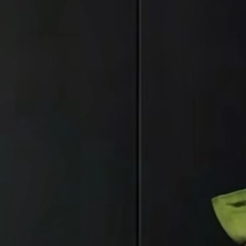 亲爱的女孩你的人生没有人兜底从来都是靠自己一步一步走的无论对错也好你唯一能做到的