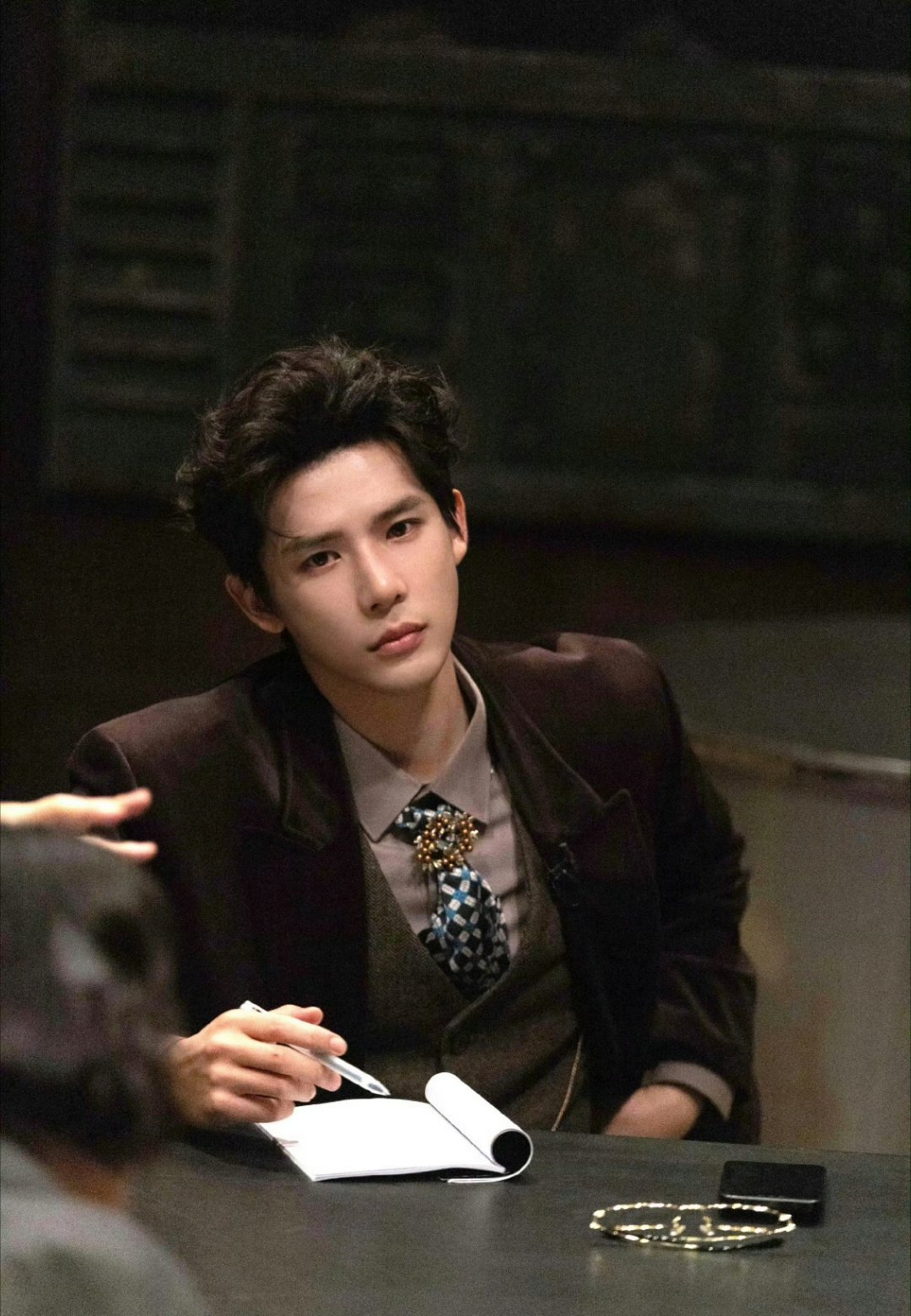 谁还没被王安宇笑到！王安宇搜证10分钟9分钟在说话 别人认真找线索，他靠嘴沉浸式