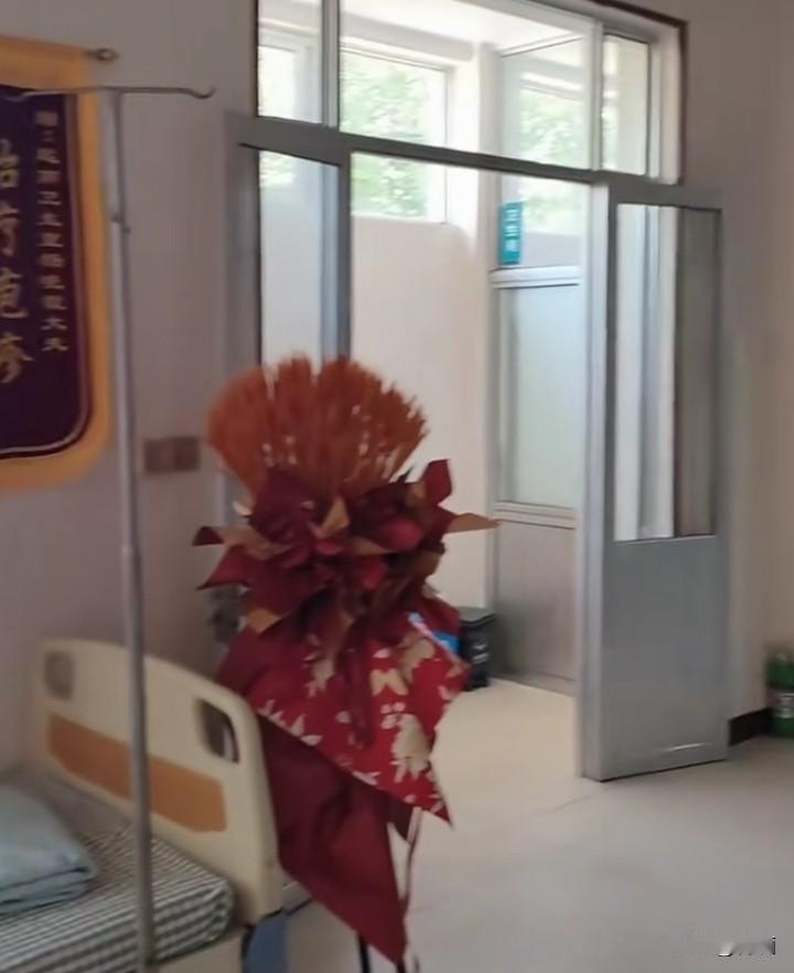 截至目前，全国还有多少乡村医生，曾经风靡一时的赤脚医生，现在都已经改成乡村医生了