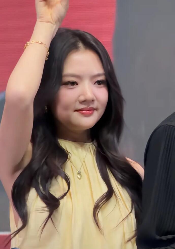 95后的原生脸女明星里，任敏的长相算自然大方的那种，表情灵动，演技可圈可点，唯一