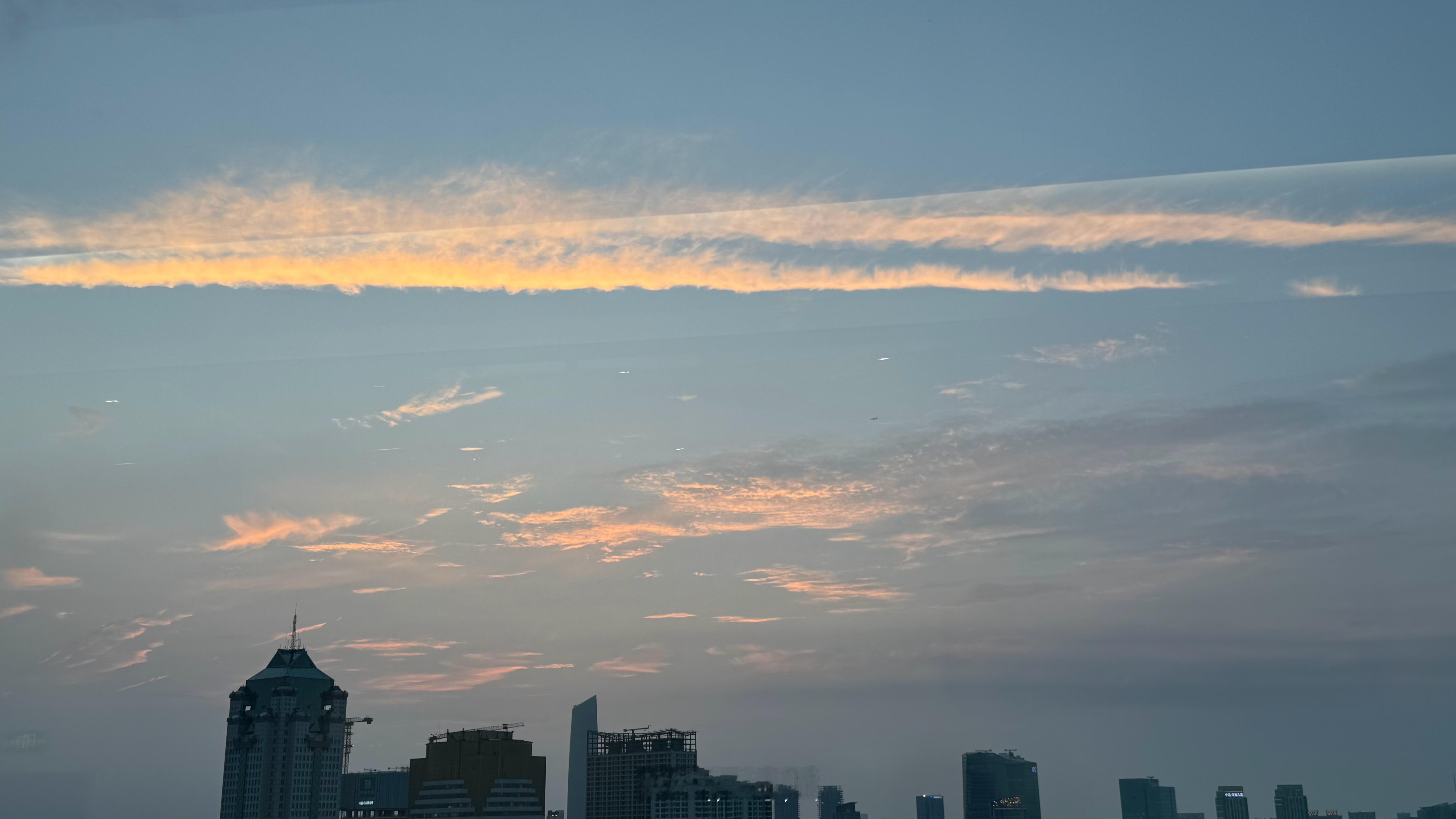 这颜色像极了今天的股市。阮诗赋的胡思乱想