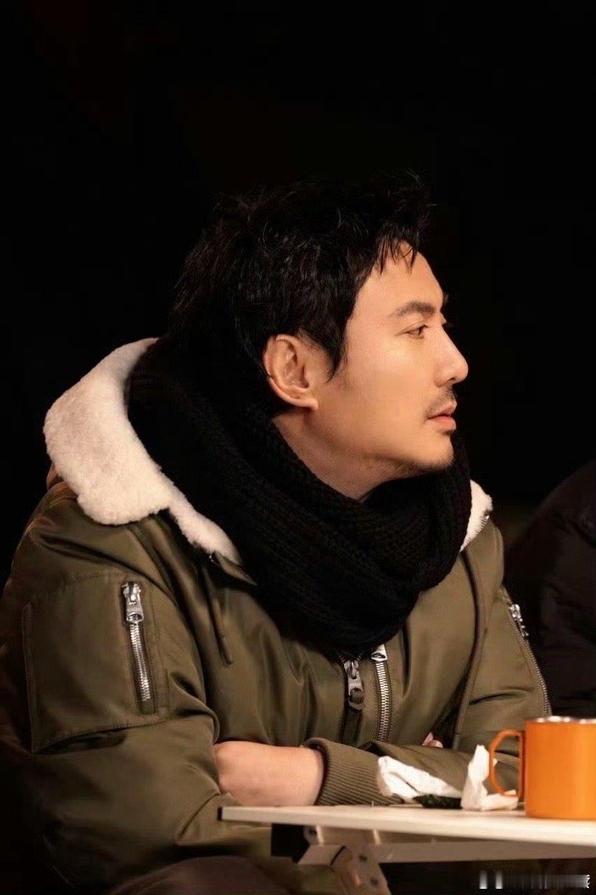 沈腾我这手是用来使劲的 腾叔名场面再加一！一本正经说“手用来使劲”，下一秒就搞笑