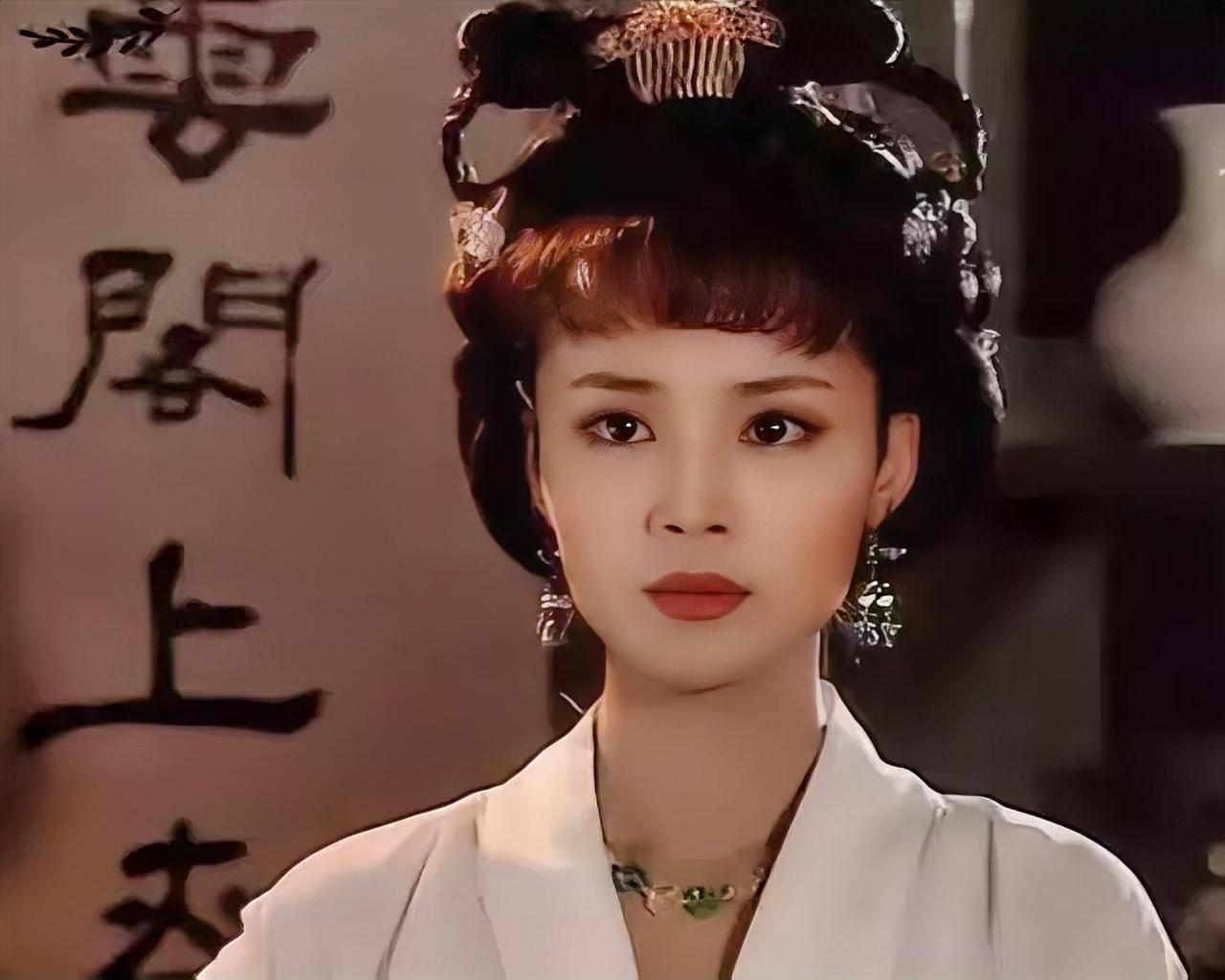 公元710年7月，李显叫上官婉儿来侍寝，俩人折腾完，上官婉儿靠在他的胸膛之上，轻