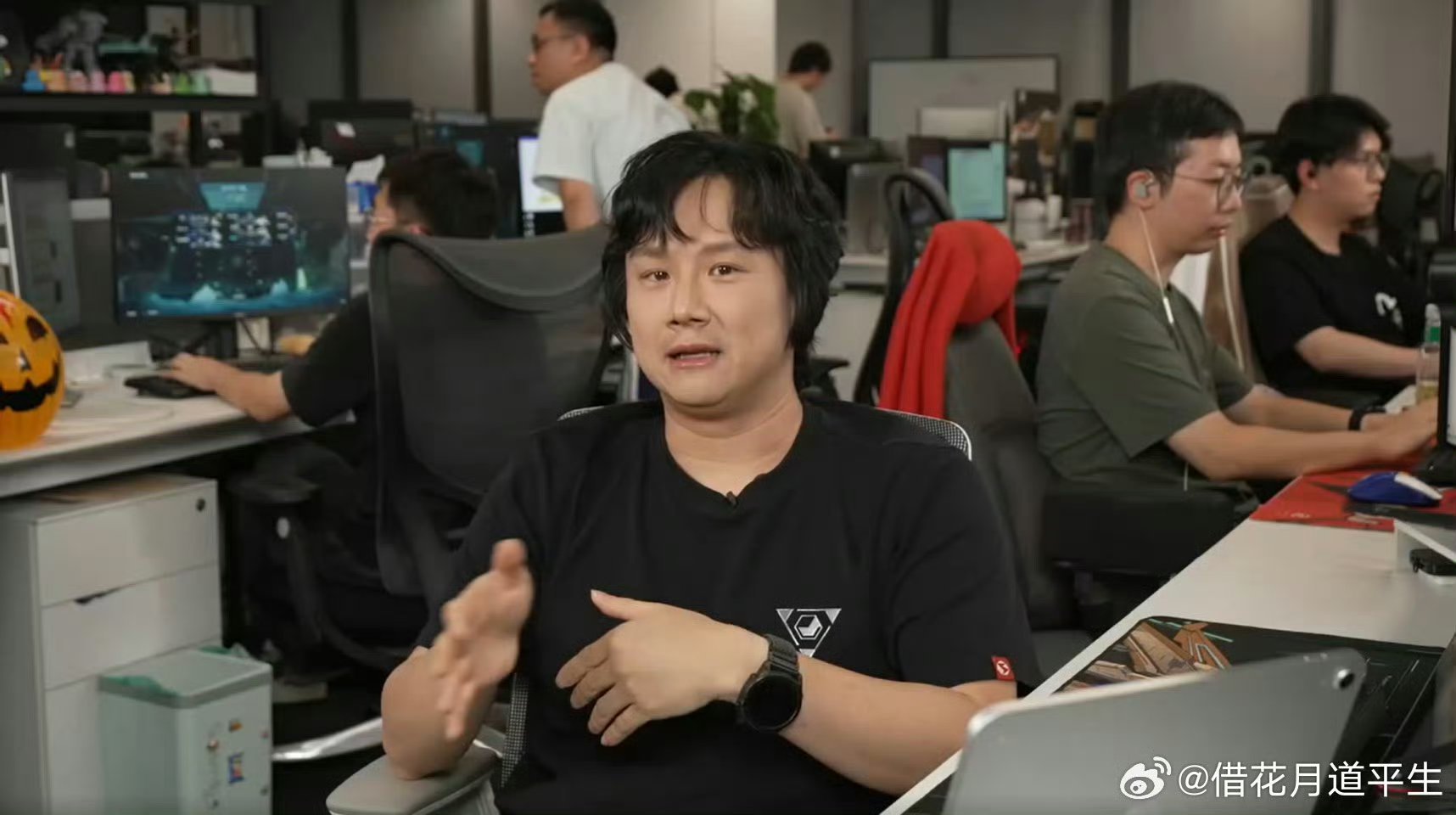 金灿荣对谈郭炜炜等一下？谁跟谁？金灿荣教授和郭炜炜，难怪大眼说这是赛博对话，是挺