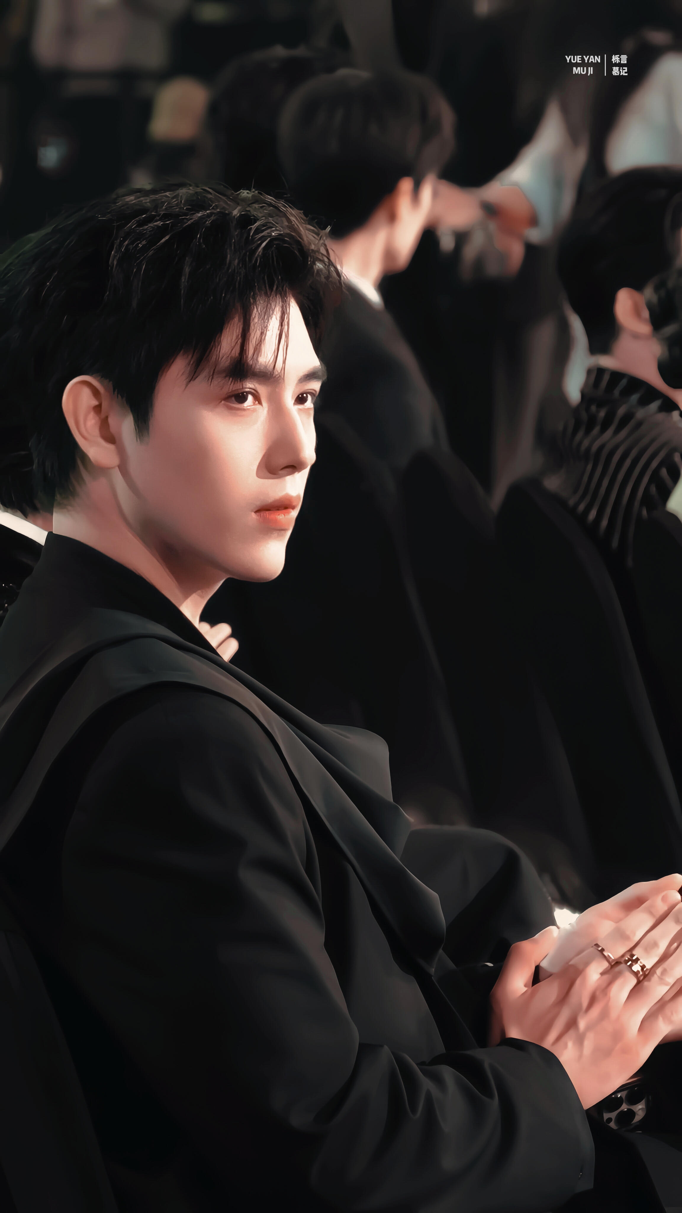 陈飞宇冷脸搬凳子 陈飞宇就是一直很绅士很细心呀 