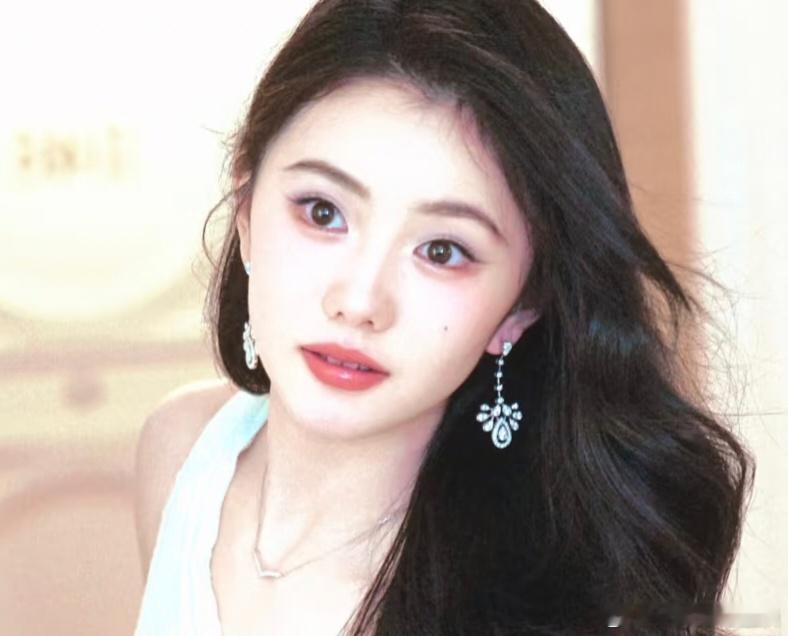 刘浩存长得漂亮，帅起来又特别对味，🈶梦女跟呼吸一样简单 