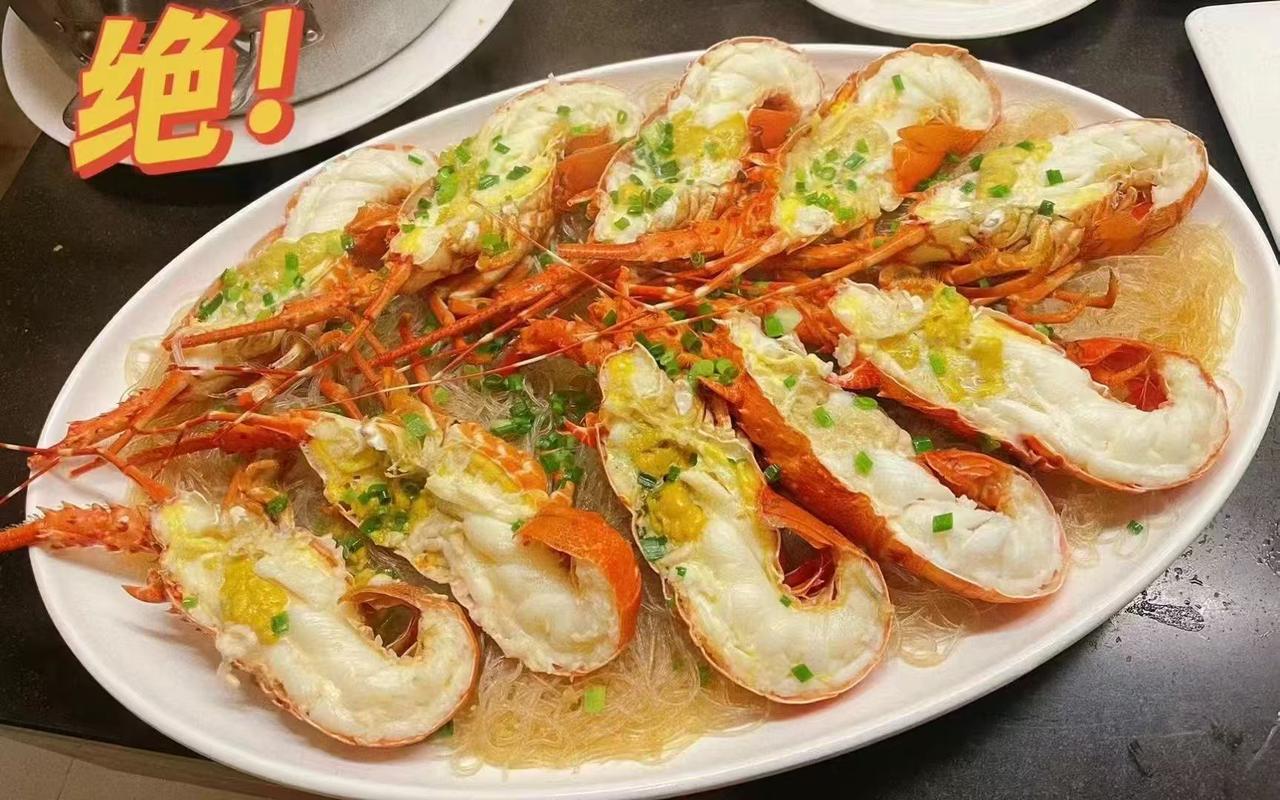 绝！鲜美的海鲜大餐，快来一起享用！🍤🍜