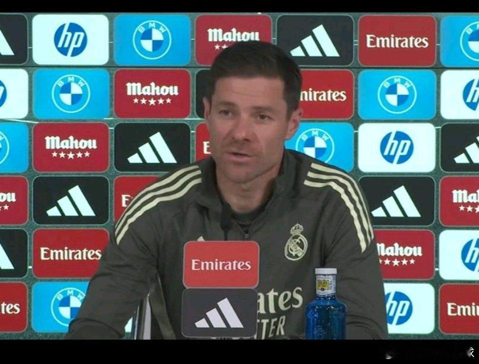 12月13日讯 西甲联赛第16轮，皇马将在客场对阵阿拉维斯。赛前，皇马主教练阿隆