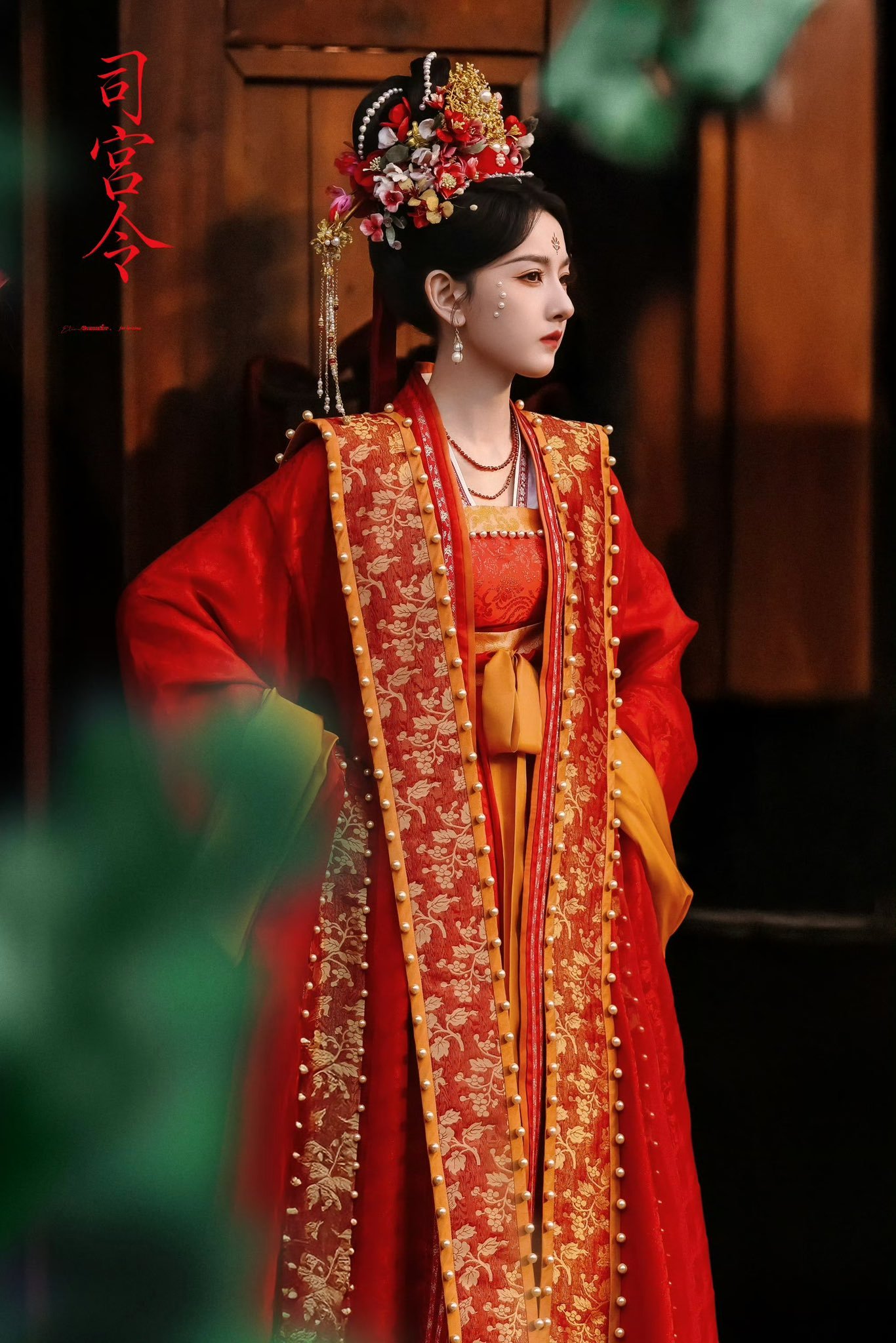 宋祖儿在《司宫令》的婚服造型。 