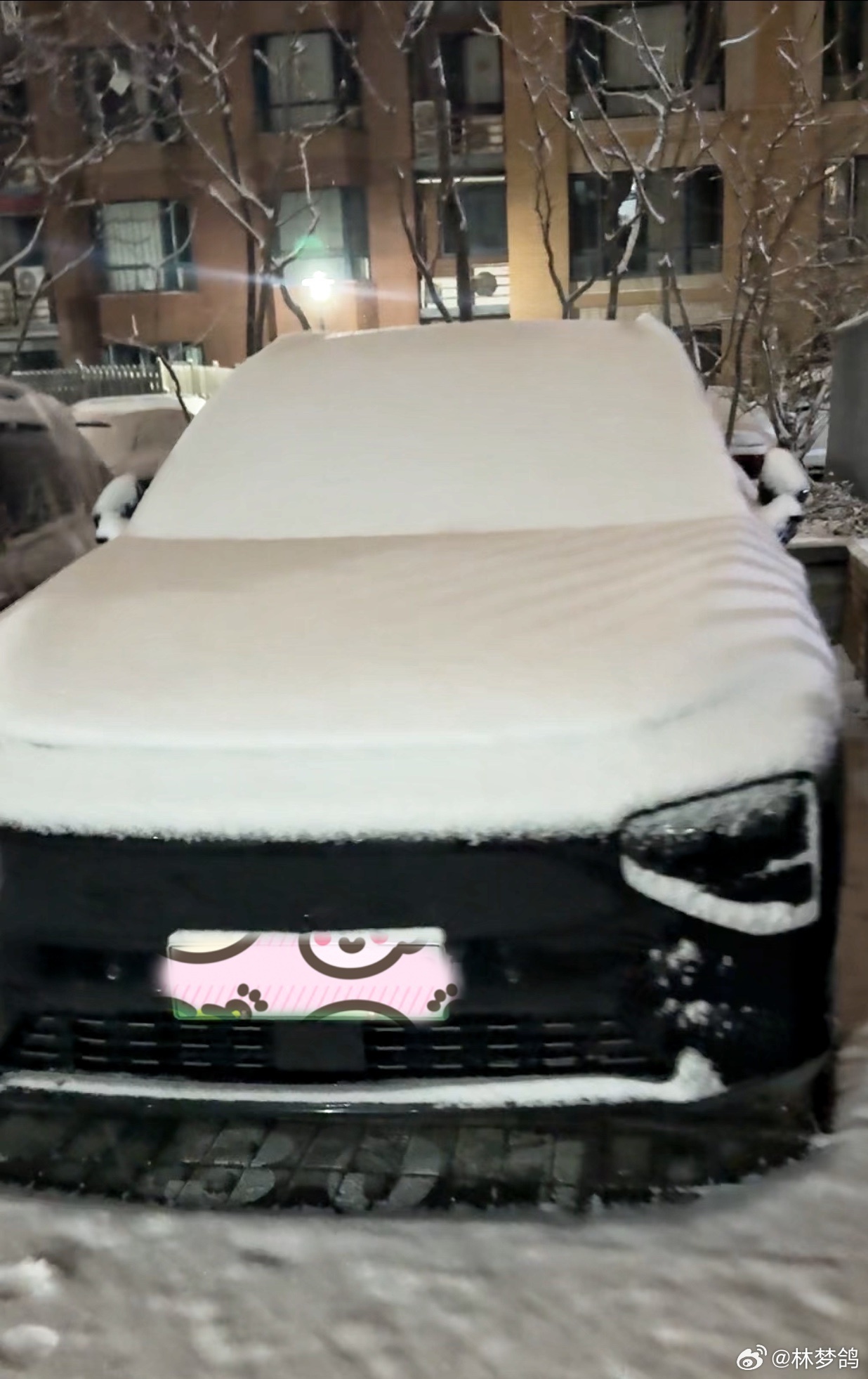 前几天北京下大雪，路况超级差，车一加速，雪扬起来都看不清路。我当时就在想，如果有