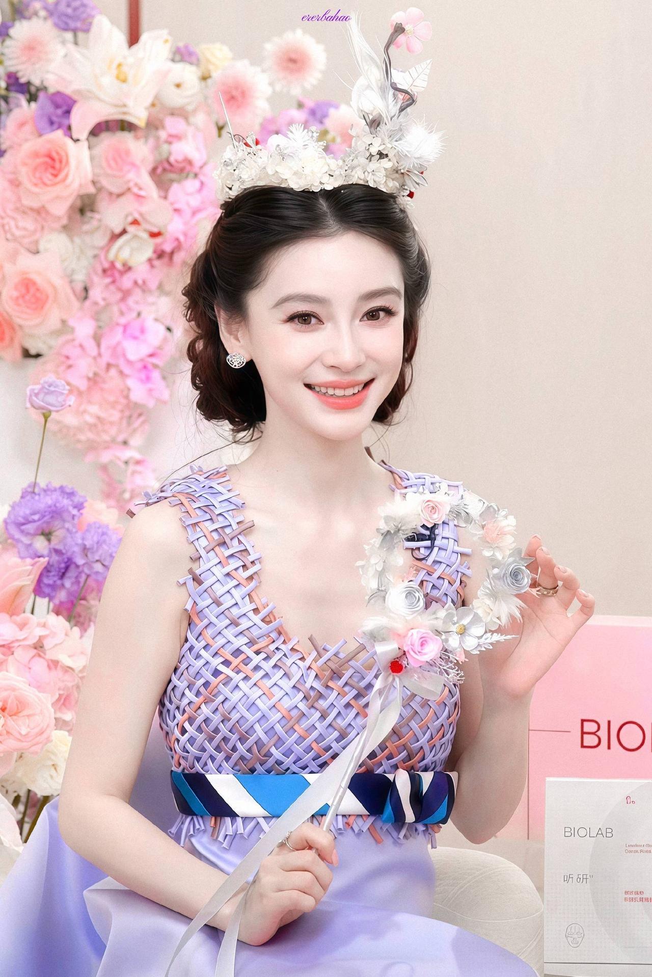 杨颖这美的好像一个公主，完全是花仙子般的存在啊杨颖美图社 杨颖公主裙造型